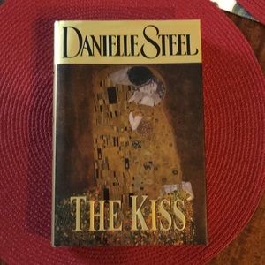 Danielle Steel The KISS Hardback book